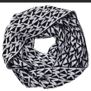 • MK SCARF